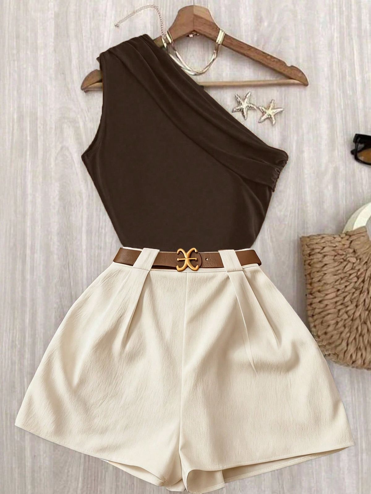 Set femenino: top asimétrico + short falda